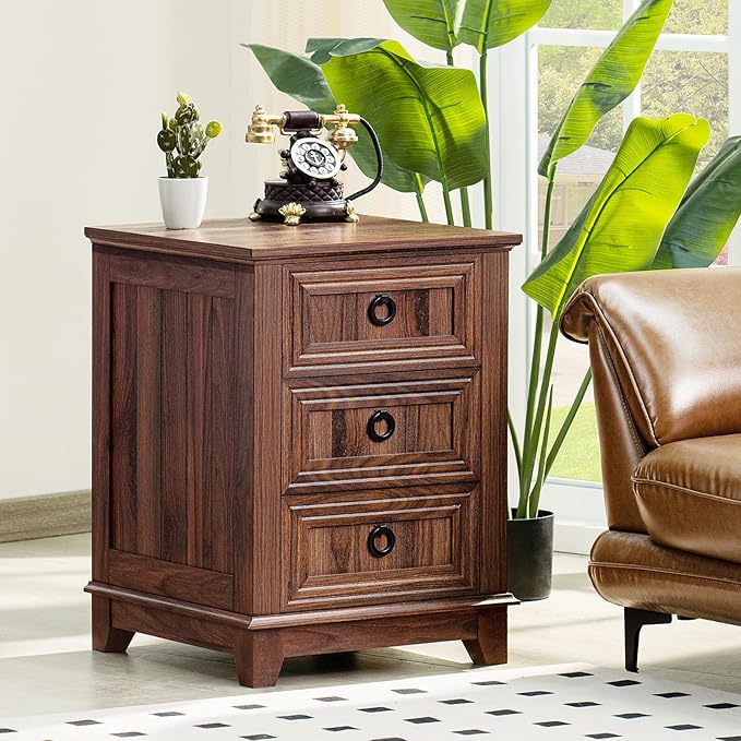 18" Farmhouse Night Stand with 3 Drawers, Wood End Table Dresser for Bedroom, Retro Nightstand, Bed Side Table with Metal Handle, Bedside Cabinet for Bedroom Living Room, Closet-Ruum Studio Home