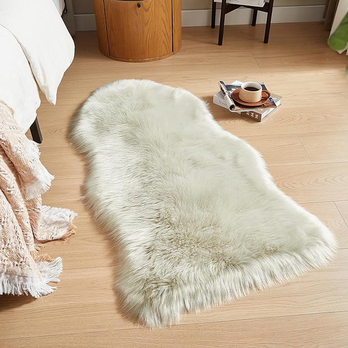 AMTOVO Faux Fur Rug, Light Grey Area Rug, Fluffy Sheepskin Rug, Fuzzy Ultra Soft 2 x 4 ft Shag Rugs for Bedroom Sofa Throw Cushion Room Decor, Sheepskin-Ruum Studio Home