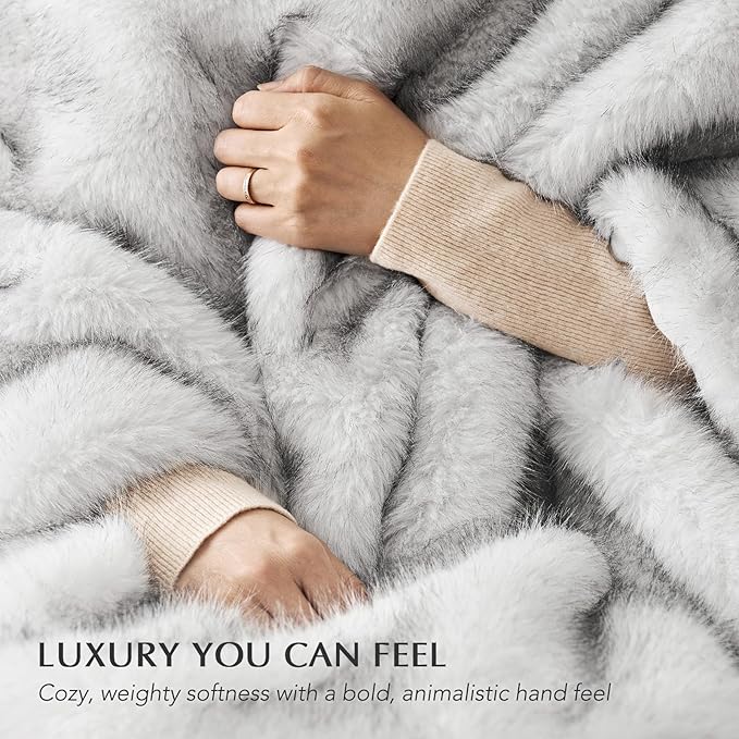 Luxury Faux Fur Throw Blanket, Soft Fluffy Faux Mink Blankets for Bed, Couch, Sofa, Thick Cozy Plush Warm Fur Throws with Reversible Velvet, Frosted White Wolf, 60"x80"-Ruum Studio Home