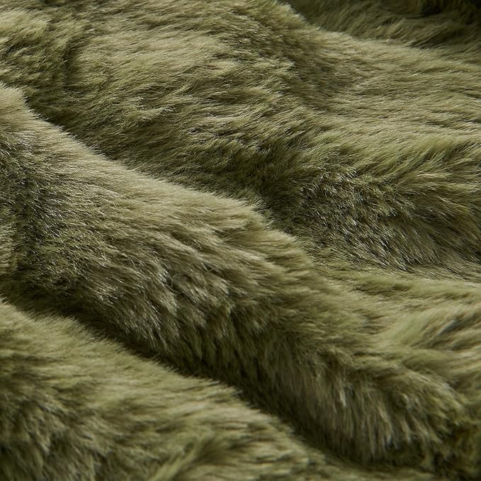 Lotus Karen Faux Fur Throw Blanket Dark Green - 800 GSM Bubble Rabbit Fluff Blanket for Couch Bed Sofa,Softest Fluffy Fuzzy Cozy Blanket,Thick Furry Plush Shaggy Warm Blankets for Women,90x90 Inches-Ruum Studio Home