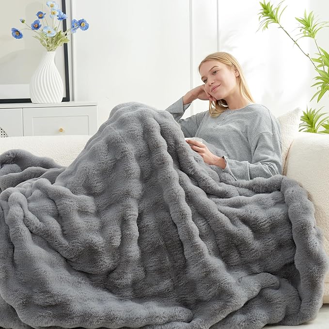Cozy Bliss Faux Fur Throw Blanket for Couch, Fuzzy Soft Plush Thick Bubble Blanket for Sofa Bedroom Living Room,50 * 60 Inches Light Grey-Ruum Studio Home