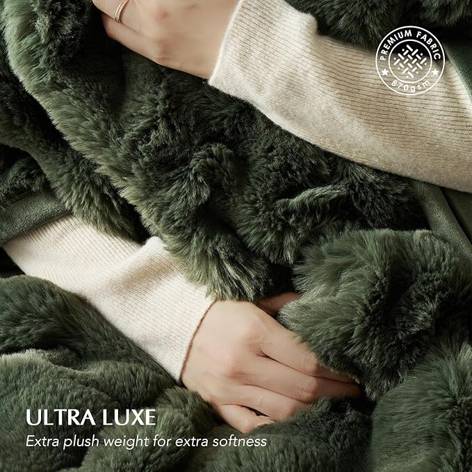 EVERGRACE Ultra Soft Luxury Fluffy Ridgeline Faux Rabbit Fur Throw Blanket, Thick Warm Bubble Throw for Bed, Cozy Plush Reversible Blankets for Couch, Chair, Sofa, Green, 50x60 Inches, 870 GSM-Ruum Studio Home