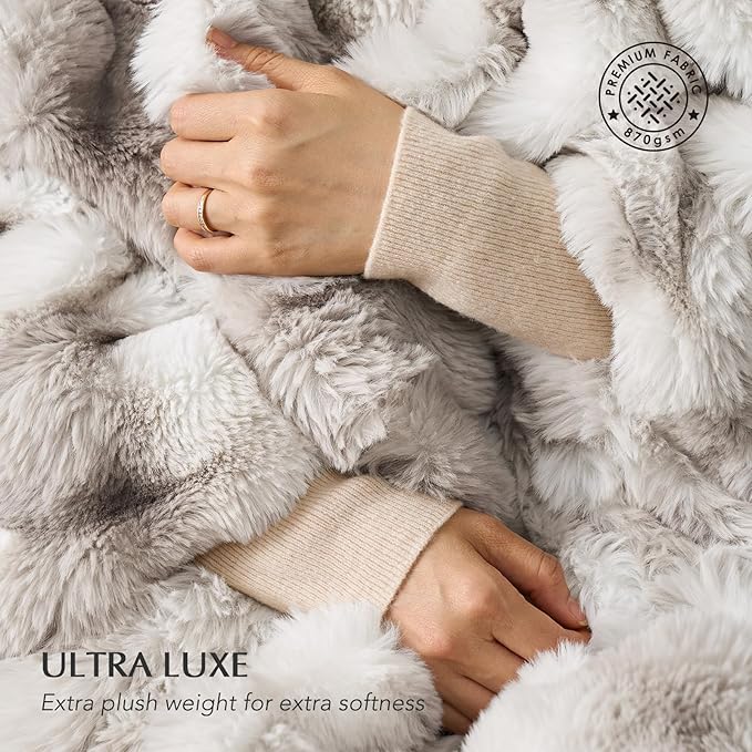 EVERGRACE Ultra Soft Luxury Fluffy Ridgeline Faux Rabbit Fur Throw Blanket, Thick Warm Bubble Throw for Bed, Cozy Plush Reversible Blankets for Couch, Chair, Sofa, Light Grey, 60x80 Inches, 870 GSM-Ruum Studio Home