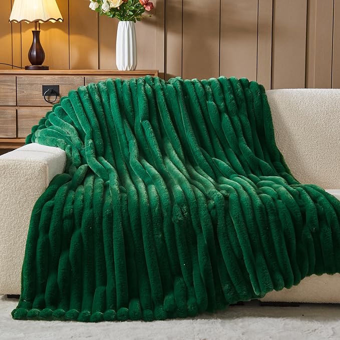 NEWCOSPLAY Faux Fur Twin Blanket Dark Green 3D Ribbed Plush Thick Warm Blanket for Couch Sofa Bed 850GSM (Dark Green Ribbed, Twin(60"x80"))-Ruum Studio Home