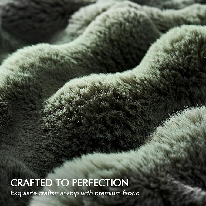 EVERGRACE Ultra Soft Luxury Fluffy Ridgeline Faux Rabbit Fur Throw Blanket, Thick Warm Bubble Throw for Bed, Cozy Plush Reversible Blankets for Couch, Chair, Sofa, Green, 60x80 Inches, 870 GSM-Ruum Studio Home