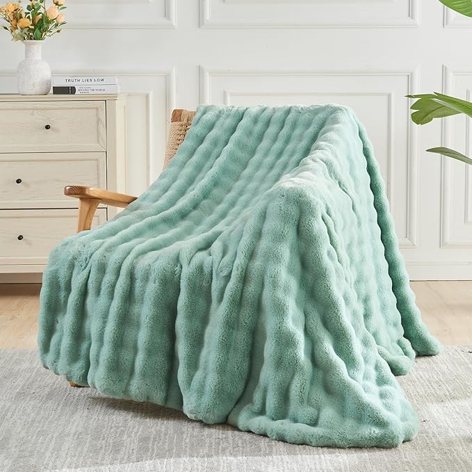 NEWCOSPLAY Faux Fur Throw Blanket Sage Green Bubble Blanket Thick Warm Soft for Couch Sofa Bed 550GSM (New Sage Green, Throw(50"x60"))-Ruum Studio Home