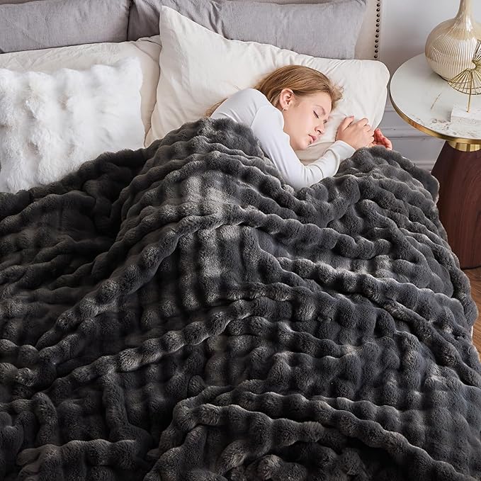 NEWCOSPLAY Faux Fur Twin Blanket Grey Bubble Blanket Thick Warm Soft for Couch Sofa Bed 550GSM (Grey, Twin(60"x80"))-Ruum Studio Home