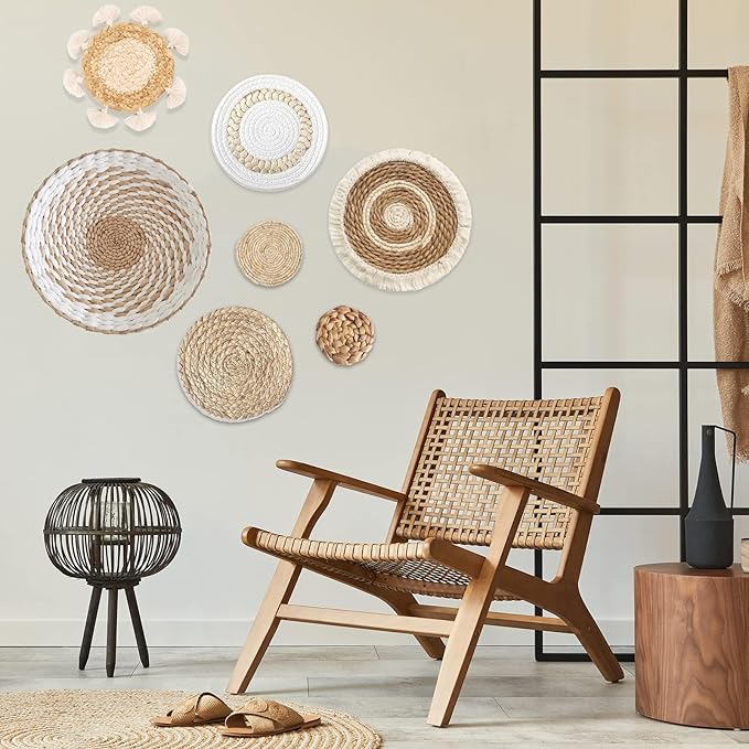 7 Pack Boho Wall Basket Decor - Seagrass Rattan Wicker Wall Decor Round Handmade Hanging Rustic Flat Elegant Wall Art for Farmhouse Living Rooms Bedrooms Display Table Settings Kitchen Home-Ruum Studio Home