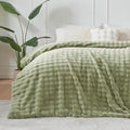 NEWCOSPLAY Faux Fur Twin Blanket Sage Green Bubble Blanket Thick Warm Soft for Couch Sofa Bed 550GSM (Sage Green, Twin(60"x80"))-Ruum Studio Home