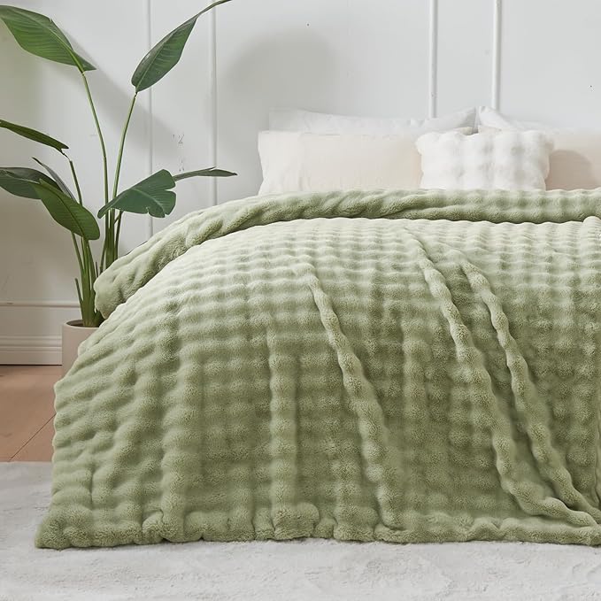 NEWCOSPLAY Faux Fur Twin Blanket Sage Green Bubble Blanket Thick Warm Soft for Couch Sofa Bed 550GSM (Sage Green, Twin(60"x80"))-Ruum Studio Home