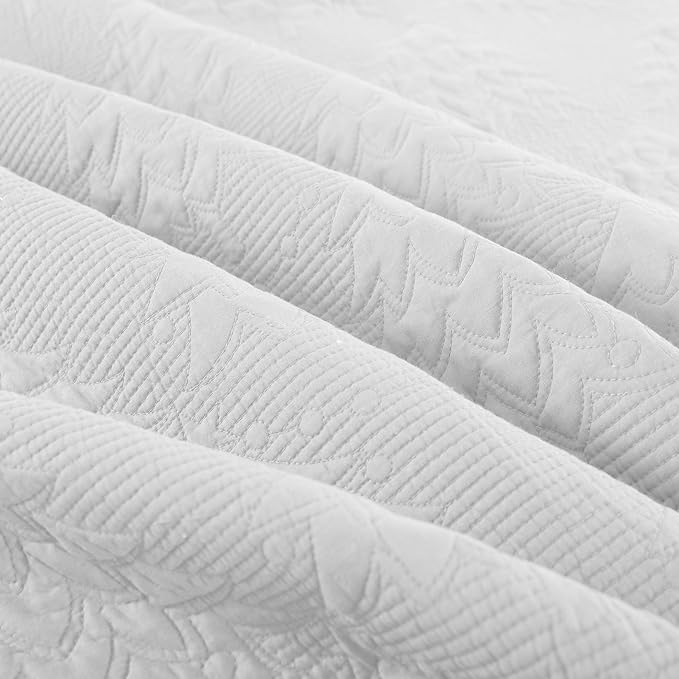 MarCielo 3-Piece Christmas Quilt 100% Cotton Oversized Bedspread Lightweight Coverlet Embroidery Christmas Tree Pattern Bedding Set (TC Bright White, Oversized King (118"x106"))-Ruum Studio Home