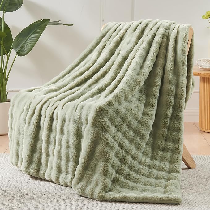 NEWCOSPLAY Faux Fur Twin Blanket Sage Green Bubble Blanket Thick Warm Soft for Couch Sofa Bed 550GSM (Sage Green, Twin(60"x80"))-Ruum Studio Home