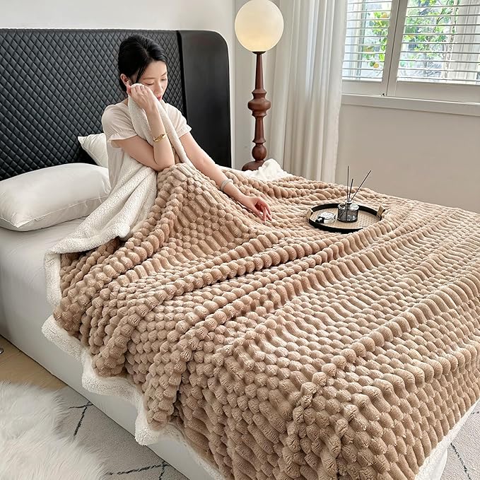 UKELER Sherpa Bed Blanket 80 × 90 inch, Ultra Soft Queen Size Throw Blanket for All Season, 470 GSM Cozy Plush Striped Fleece Blankets for Bedroom Living Room Dorm Hostel Sofa Camping, Camel-Ruum Studio Home