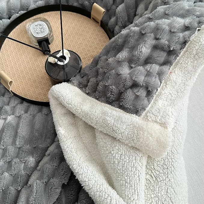 UKELER Off White Sherpa Throw Blankets 60 × 80 inch, 470 GSM Striped Sherpa Fleece Blanket for All Season, Warm and Cozy Blanket for Couch Sofa Bed Office Camping-Ruum Studio Home