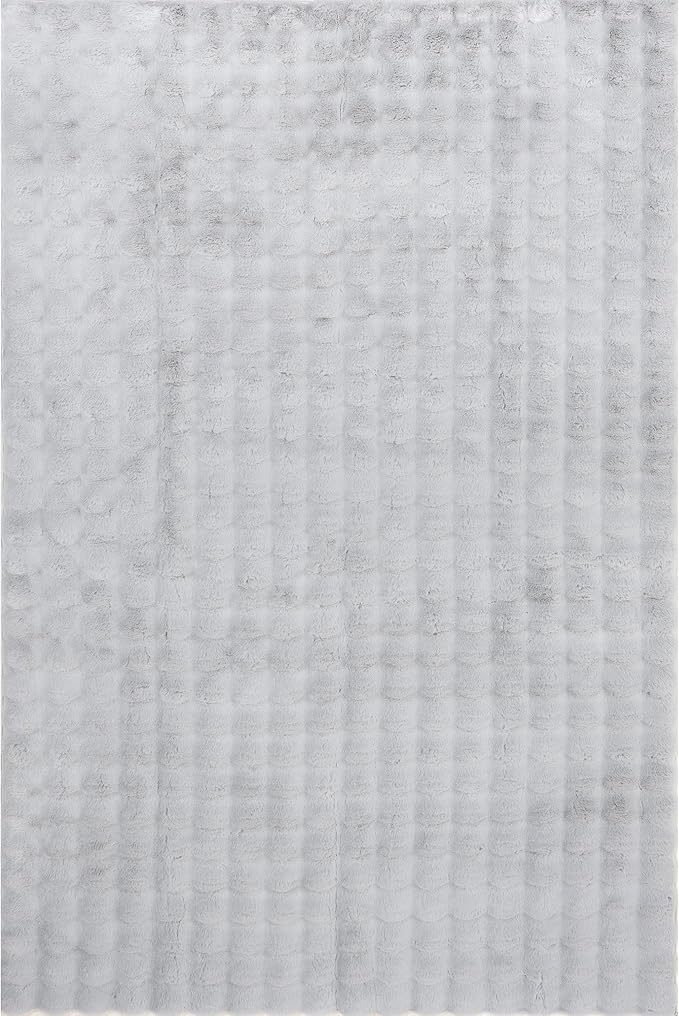 nuLOOM Jeni Solid Faux Rabbit Machine Washable Accent Rug, 3x5, Silver-Ruum Studio Home