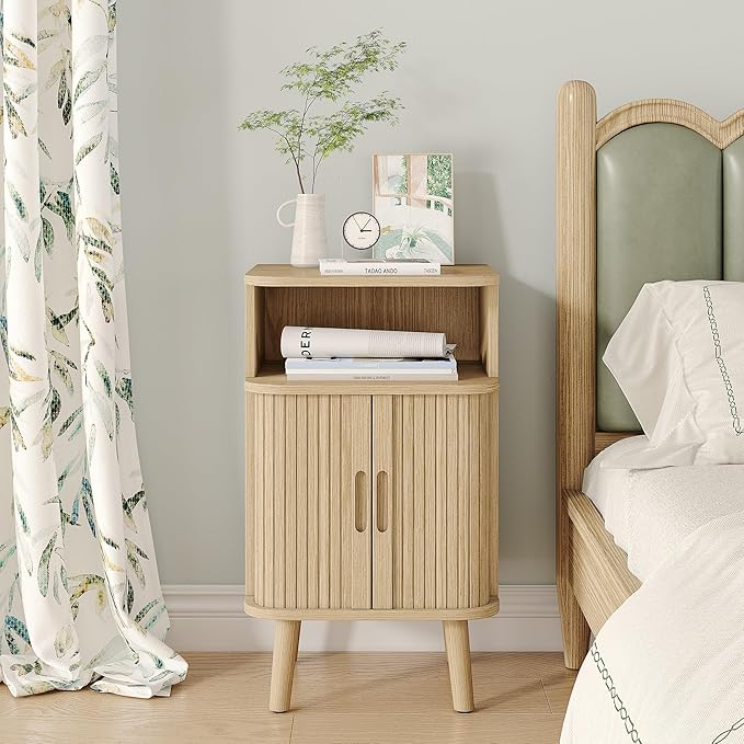 Alohappy Mid Century Modern End Table, Fluted Wood Nightstand with Sliding Tambour Door, Curved Round Edge Side Table with Storage Cabinet for Bedroom, Living Room, Natural Oak-Ruum Studio Home