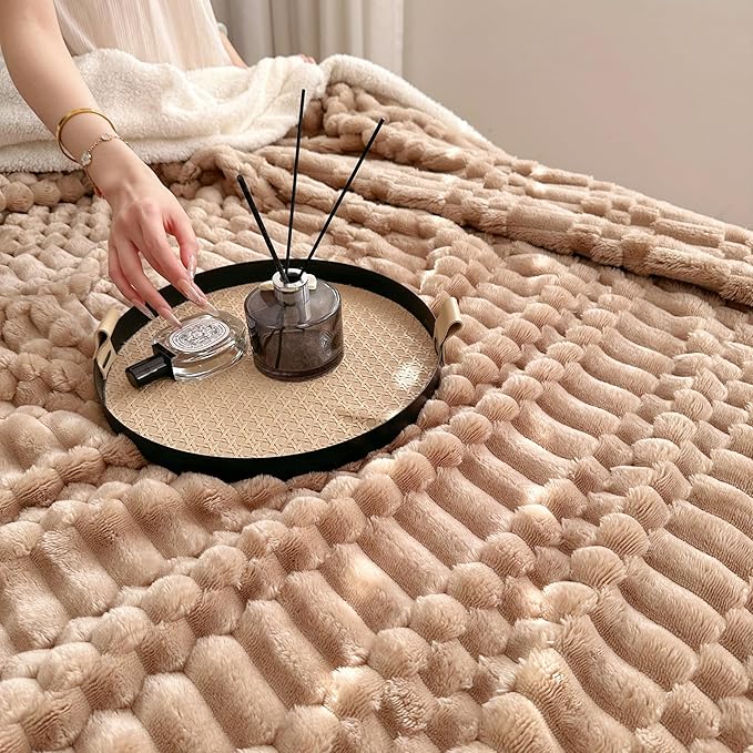 UKELER Sherpa Bed Blanket 80 × 90 inch, Ultra Soft Queen Size Throw Blanket for All Season, 470 GSM Cozy Plush Striped Fleece Blankets for Bedroom Living Room Dorm Hostel Sofa Camping, Silver Gray-Ruum Studio Home