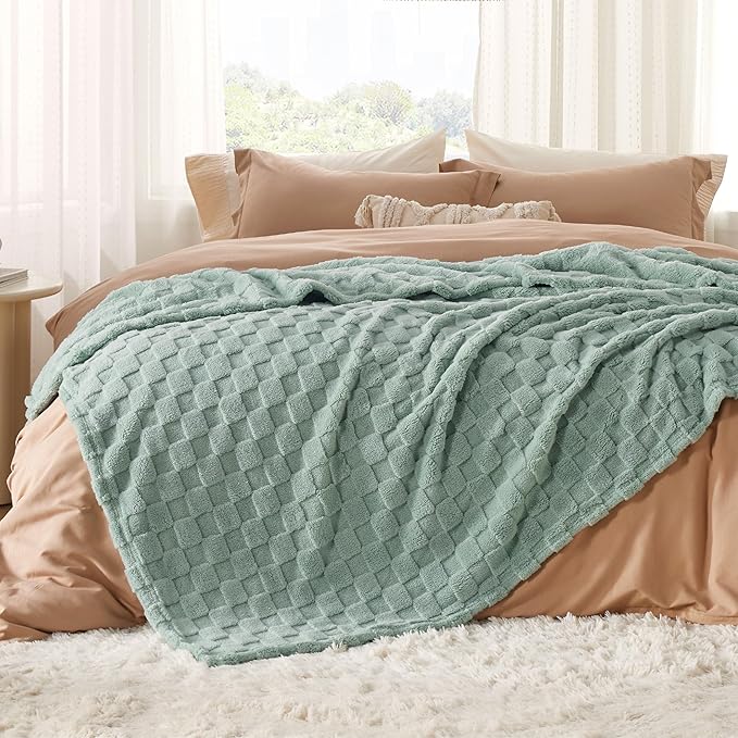 Bedsure GentleSoft Full Size Blankets for Bed Sage Green - Super Soft Cozy Fleece Blanket for Women Men Girls, Large Fuzzy Throws for Bedroom Decor, 84x90 Inches-Ruum Studio Home