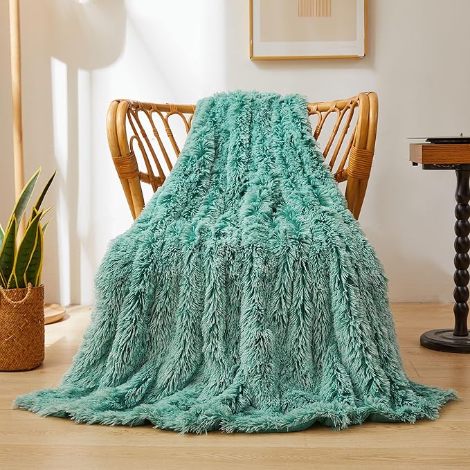 XeGe Luxury Fluffy Throw Blanket, Emerald Green Soft 50x60 Faux Fur Blanket Throw, Shaggy Plush Decorative Couch Blanket, Cute Furry Throw Fuzzy Blanket for Sofa Bed, Ombre Emerald Green-Ruum Studio Home