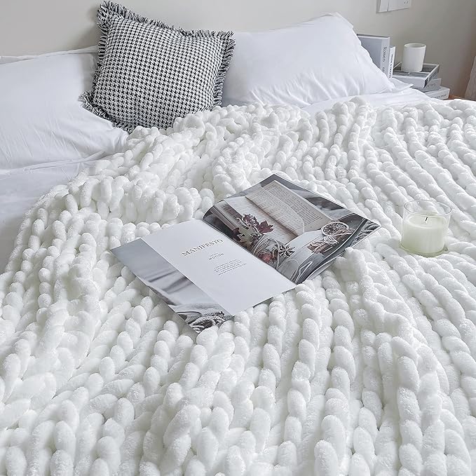 Maetoow Chenille Chunky Knit Blanket Throw （40×50 Inch）, Handmade Warm & Cozy Blanket Couch, Bed, Home Decor, Soft Breathable Fleece Banket, Christmas Thick and Giant Yarn Throws, White-Ruum Studio Home