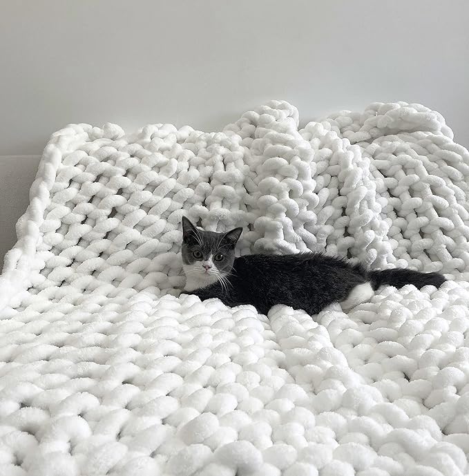 Maetoow Chenille Chunky Knit Blanket Throw （40×50 Inch）, Handmade Warm & Cozy Blanket Couch, Bed, Home Decor, Soft Breathable Fleece Banket, Christmas Thick and Giant Yarn Throws, White-Ruum Studio Home
