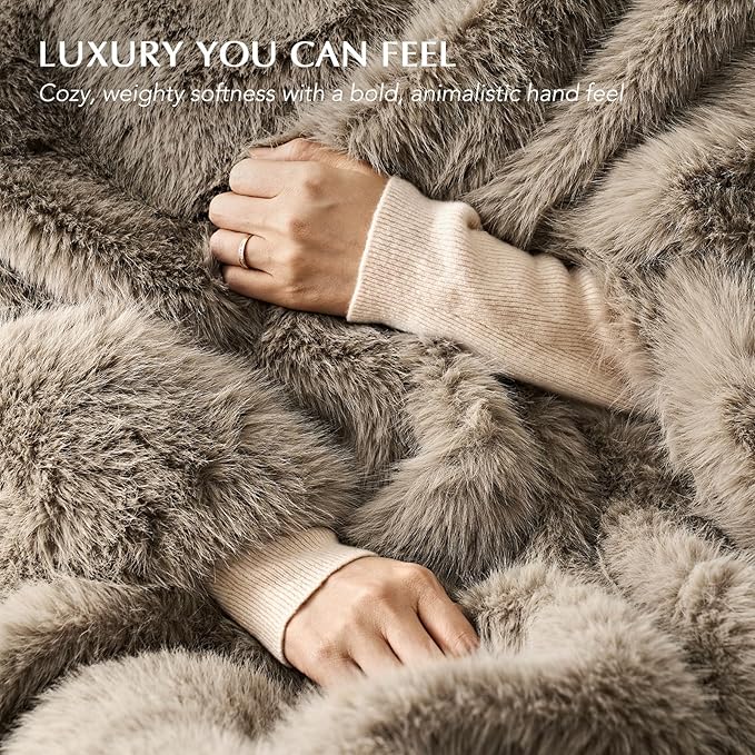 Luxury Faux Fur Throw Blanket, Soft Fluffy Faux Mink Blankets for Bed, Couch, Sofa, Thick Cozy Plush Warm Fur Throws with Reversible Velvet, Natural Mink, 60"x80"-Ruum Studio Home