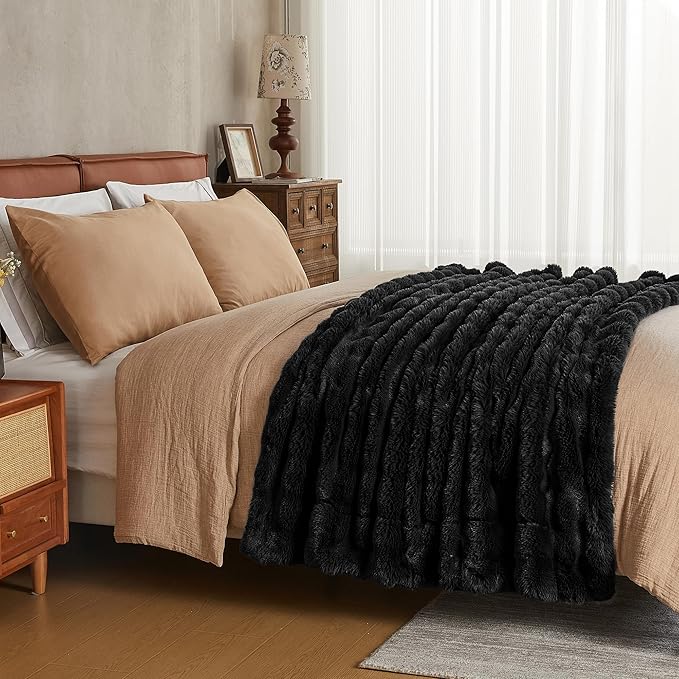 JELLYMONI Plush Faux Fur Throw Blanket – Elegant Black Cozy Bed & Couch Cover, Thick Warm Fuzzy Textured Bubble Design, Queen Size (90"x90")-Ruum Studio Home