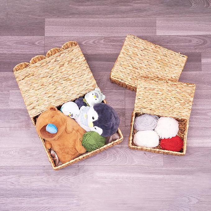 Set of 3 Scalloped Edge Wicker Basket with Lid, Rectangle Wicker Storage Basket with Built-in Handles, Multipurpose Organizer Rattan Display Boxes for Shelf, Nursery Room-Ruum Studio Home