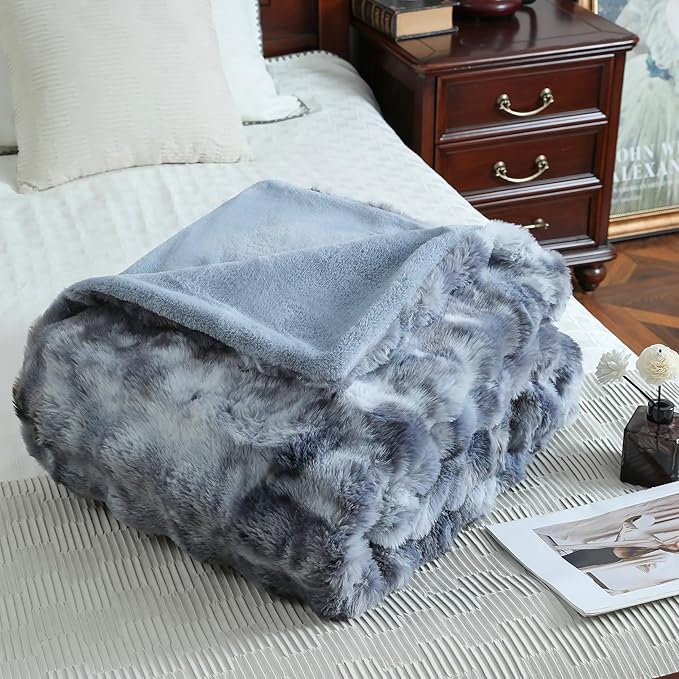 UKELER Soft Faux Fur Throw Blanket 50''x60'' Dark Grey Reversible Shaggy Blanket Plush Thick Fluffy Blankets Throws for Bed, Couch, Sofa, Office, Camping-Ruum Studio Home