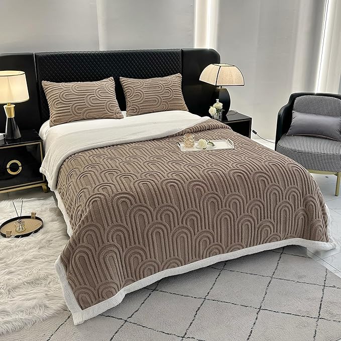 UKELER Sherpa Bed Blanket 80 × 90 inch, Ultra Soft Queen Size Throw Blanket for All Season, Cozy Plush Arch Fleece Blankets for Bedroom Living Room Dorm Hostel Sofa Camping, Coffee-Ruum Studio Home