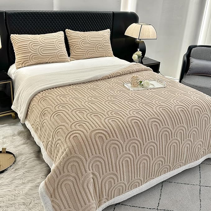 UKELER Sherpa Bed Blanket 80 × 90 inch, Ultra Soft Queen Size Throw Blanket for All Season, Cozy Plush Arch Fleece Blankets for Bedroom Living Room Dorm Hostel Sofa Camping, Camel-Ruum Studio Home