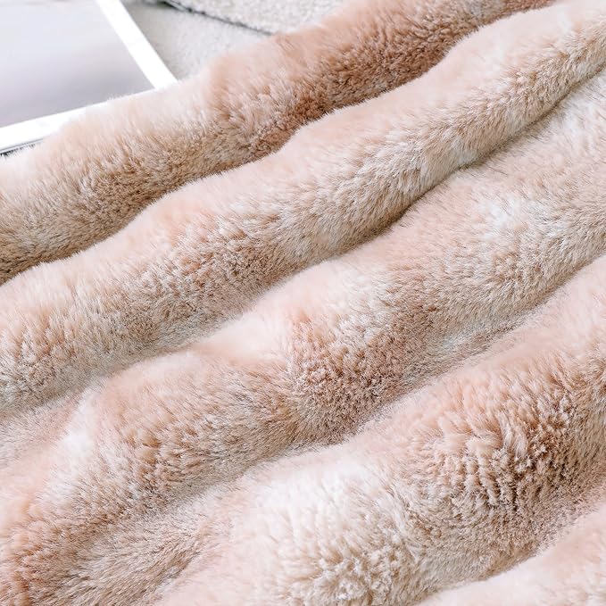 UKELER Camel Faux Fur Throw Blanket 50''x60'' Decorative Shaggy Velvet Blanket Fluffy Cozy Plush Warm Bed Throws for Couch, Sofa, Office, Camping-Ruum Studio Home