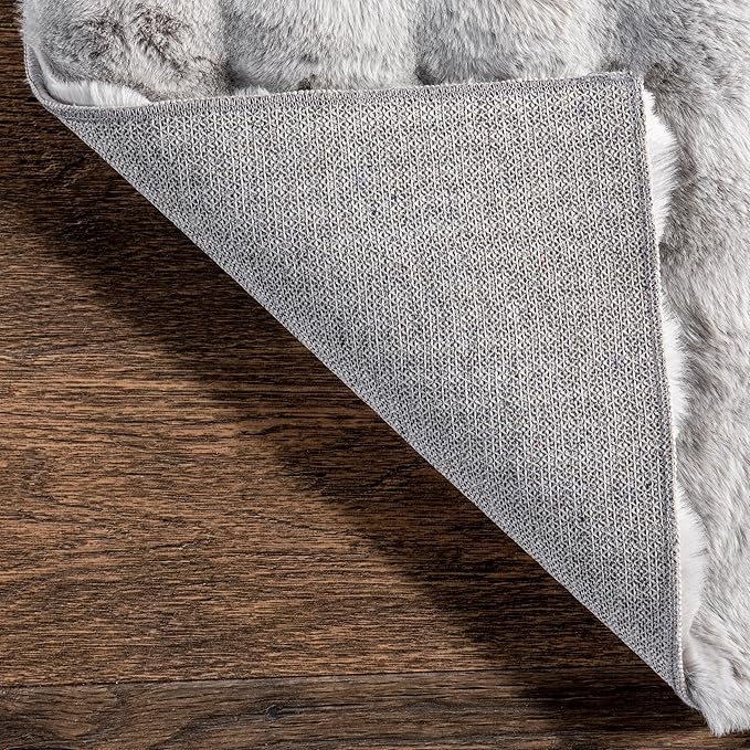 nuLOOM Jeni Solid Faux Rabbit Machine Washable Accent Rug, 3x5, Silver-Ruum Studio Home