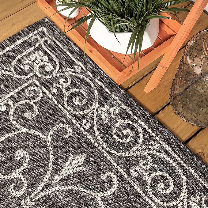 JONATHAN Y Vintage Filigree Indoor Outdoor Round Area Rug 9 Ft Black/Gray, Charleston Textured Weave for Backyard, Patio, Porch, Easy-Cleaning, High Traffic, Pet-Friendly, Non-Shedding (SMB106G-9R)-Ruum Studio Home